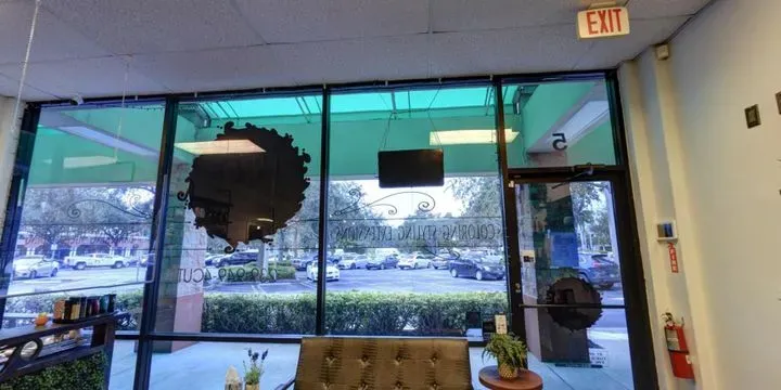 https://cdn.salonspotlight.com/photos/1slu0YW0sF2BWzraxSPW/d1d5cda7-f758-4add-bed9-0b69cfb3edd3_720x720