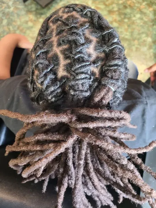https://cdn.salonspotlight.com/photos/1tQK54dNwxkVG4nx3Vr5/836650c0-631c-4a57-ac8e-3420e6e08291_720x720