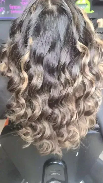 https://cdn.salonspotlight.com/photos/1tZsd0CNXdgqz70eJ9Fw/90226c81-ff02-4ab3-90fa-d96858c1985f_720x720