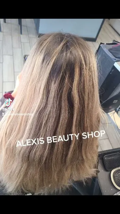 https://cdn.salonspotlight.com/photos/1tZsd0CNXdgqz70eJ9Fw/fb8dc492-1f2a-4820-b850-794924ef22d4_720x720
