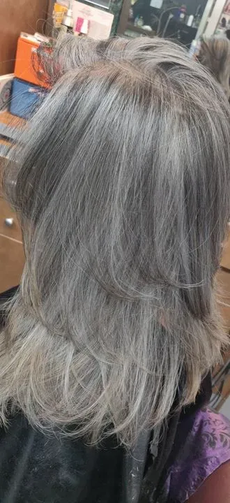 https://cdn.salonspotlight.com/photos/1ulYhXPFV9rz4YlKVoG2/af25f4e0-74b3-4b4c-b5f0-e5606480e178_720x720