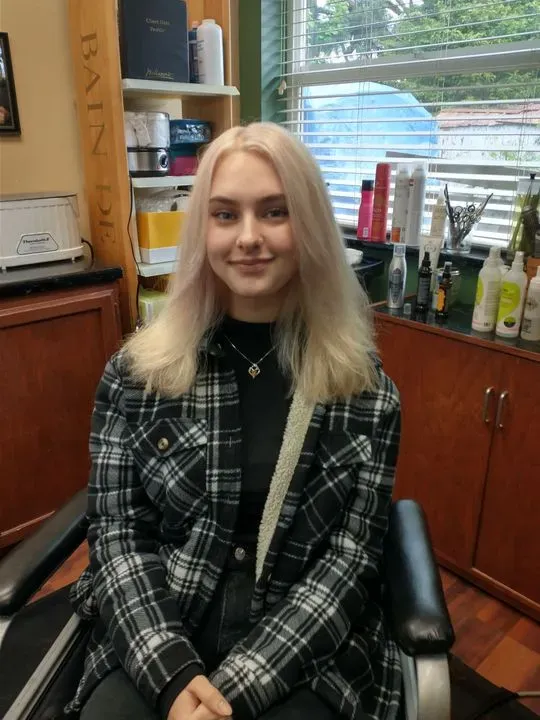 https://cdn.salonspotlight.com/photos/1v5Cu8pvLXBdZ8G0khXz/92d34d3b-a138-4b70-acd3-b25087aa44ad_720x720