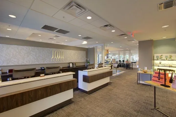 https://cdn.salonspotlight.com/photos/1vhibMY85oBQxR0V9AQ9/fc3d213c-78b2-49d9-af35-c227077a86ea_720x720