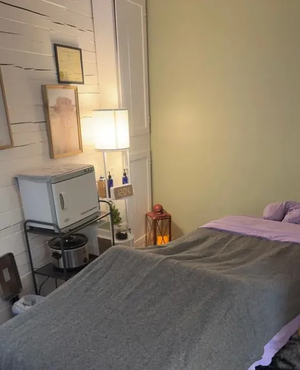 https://cdn.salonspotlight.com/photos/1wcrmebKcpuGzkAxtLwi/37d7c35e-08e7-41e5-84e0-c91bdb82b774_720x720