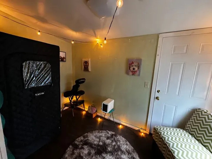 https://cdn.salonspotlight.com/photos/1wcrmebKcpuGzkAxtLwi/60b50071-243d-430f-9160-eb934d6ea649_720x720