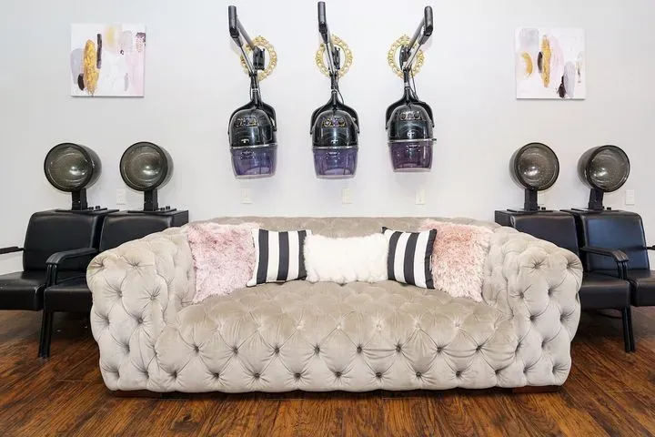 https://cdn.salonspotlight.com/photos/1xHe1Z8TZJdf9j4PJjGM/5c3371a4-ae0b-48a6-aa5c-2cc3b14257fb_720x720
