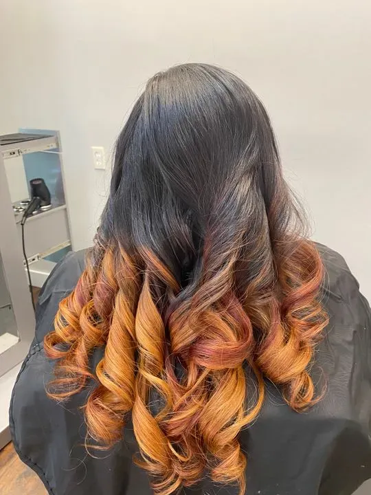 https://cdn.salonspotlight.com/photos/1xHe1Z8TZJdf9j4PJjGM/b418d01b-3bac-445e-8049-b483fcf21b8b_720x720