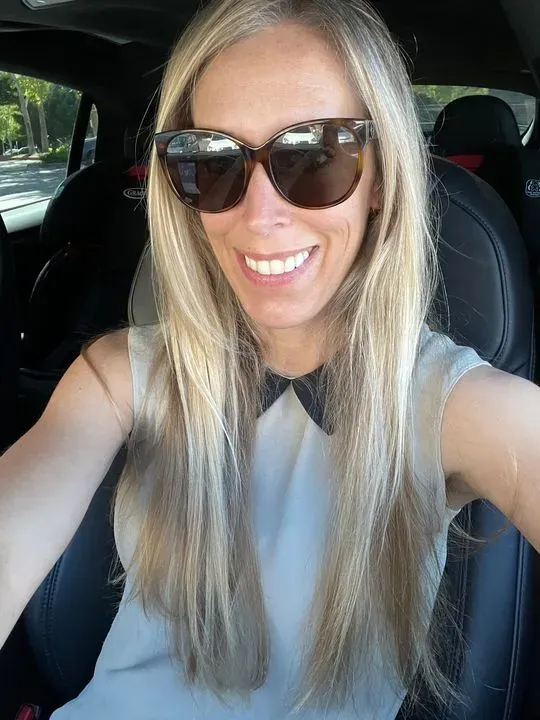 https://cdn.salonspotlight.com/photos/1y8AbadfCkTznolwznwL/e1c7ccff-d61f-48e3-81ab-15c316b6a91f_720x720