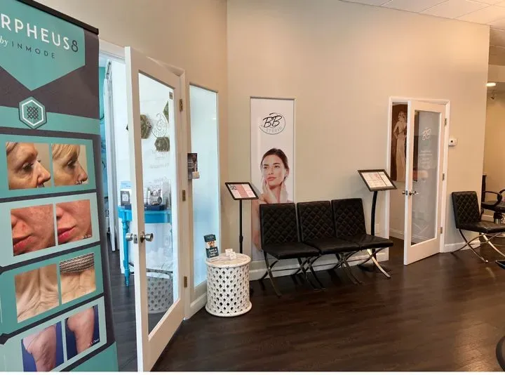https://cdn.salonspotlight.com/photos/1z2dD2hJSeFlAtCQ8HP9/6ec38f46-968b-4cba-bcbe-6e776b8946f2_720x720