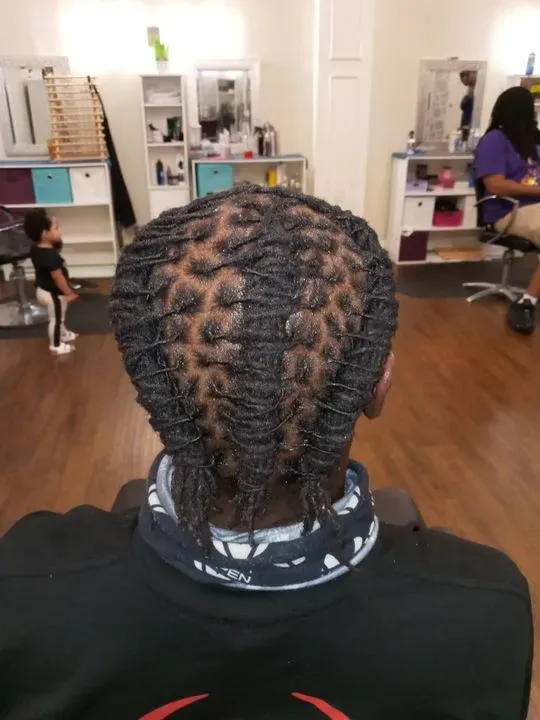 https://cdn.salonspotlight.com/photos/1zBUnZofY9IWTQgqxVFp/5db5e082-1859-4982-b6e1-41a30936101d_720x720