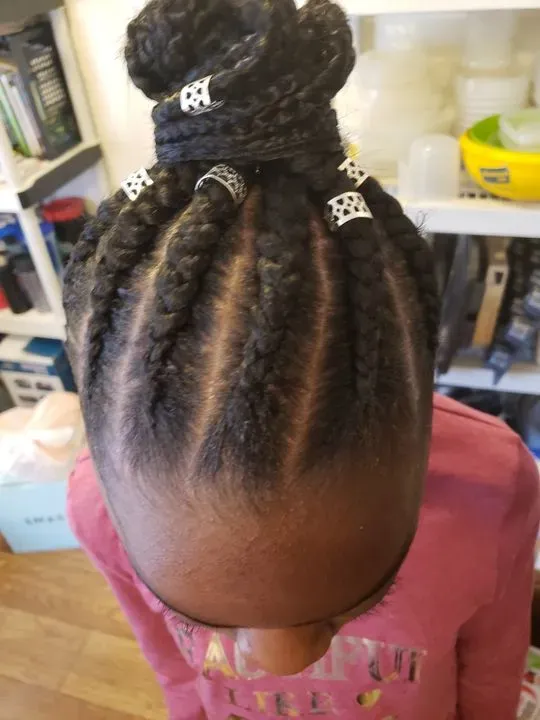 https://cdn.salonspotlight.com/photos/1zBUnZofY9IWTQgqxVFp/d3eff878-6409-4c24-b904-244ec20d64b9_720x720