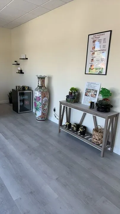 https://cdn.salonspotlight.com/photos/201nq2znAhbE5oGaLYMl/674d2a3e-0dbb-4c72-907f-8862d6fb7930_720x720