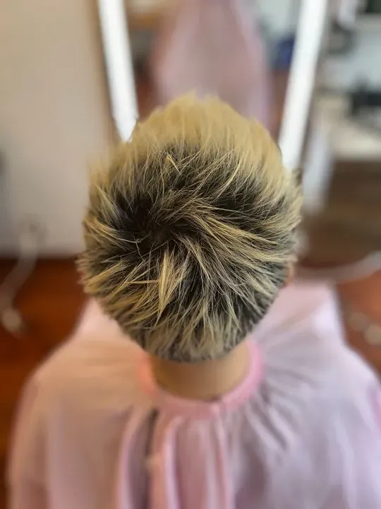 https://cdn.salonspotlight.com/photos/22RrYZyMAuGG09Uficdh/7bbbb401-27cb-47c7-a962-0f8cf7ccef73_720x720