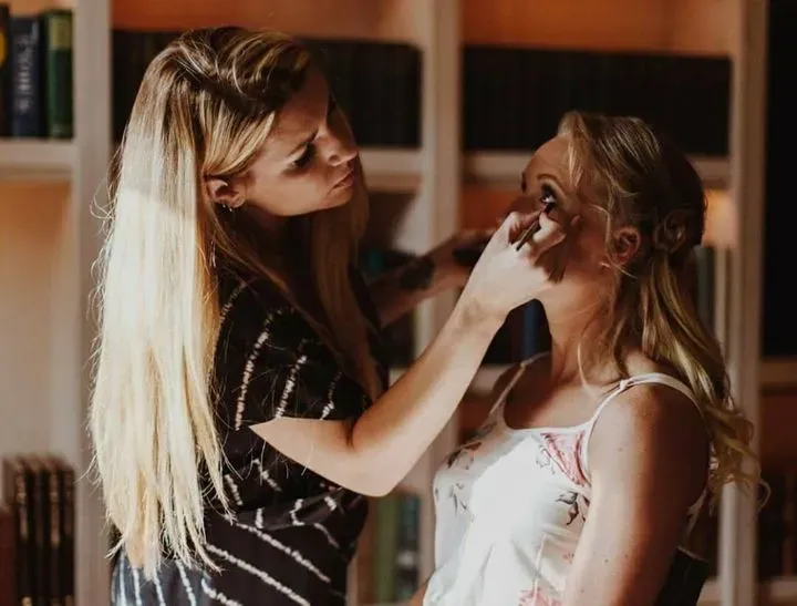 https://cdn.salonspotlight.com/photos/22lL1Ff36gw0g665LBYN/33e04515-b2db-4622-999a-e9d9d05356bf_720x720