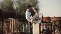 https://cdn.salonspotlight.com/photos/22lL1Ff36gw0g665LBYN/3abc69c4-6a67-4c84-8e4d-4f027d3b2aba_720x720