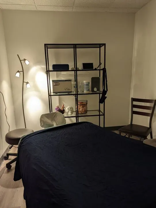 https://cdn.salonspotlight.com/photos/23MxkD3JtAvqkqJ69kZP/f9764ce3-7d01-4da8-8dbf-8b2db113c174_720x720