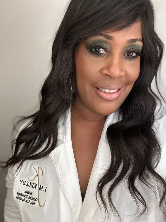 https://cdn.salonspotlight.com/photos/23hrL0ARUMawC5tvm3P8/2e6a2e39-2bc7-44a6-9bf1-4976b44ab96d_720x720
