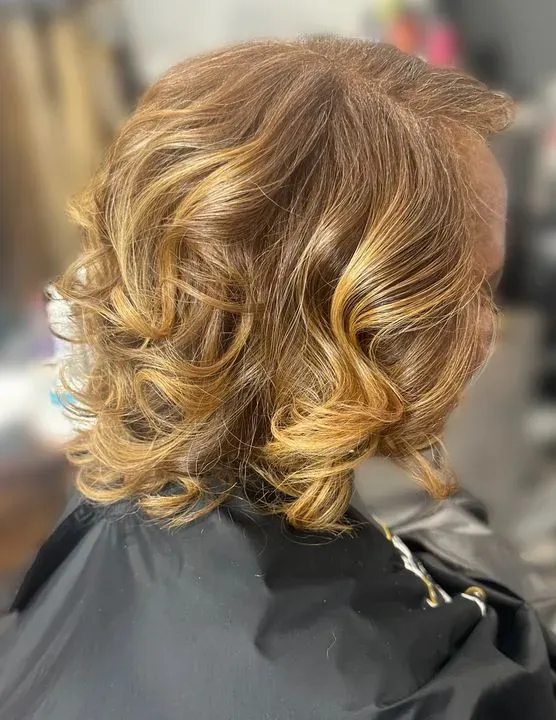 https://cdn.salonspotlight.com/photos/23hrL0ARUMawC5tvm3P8/4eaf626a-79b9-4959-b3ee-139ad30ff1e7_720x720
