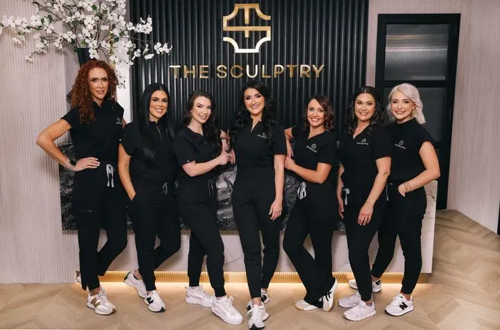 https://cdn.salonspotlight.com/photos/26Ok1fKwdvFL4nrdEBPM/282ced04-5c91-42de-8f46-35228dfdeb3f_720x720