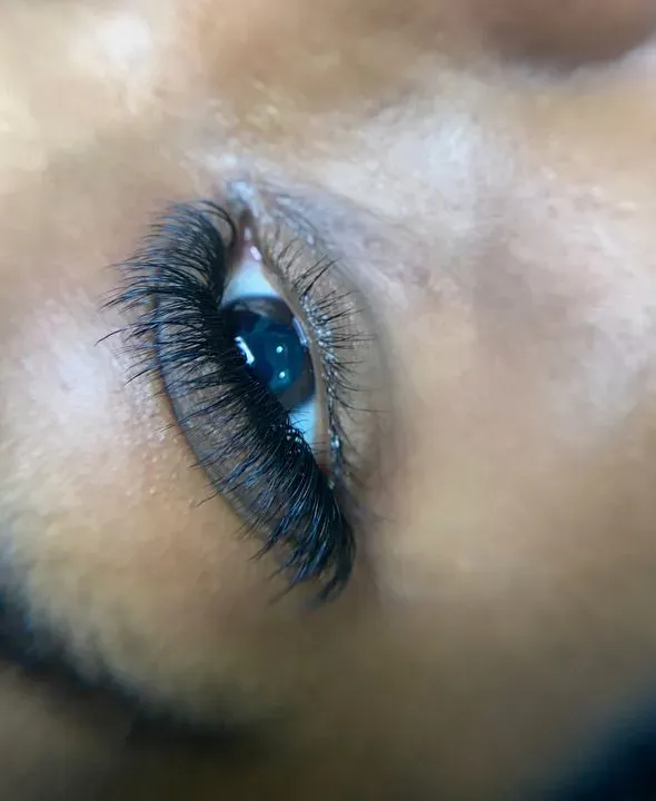 https://cdn.salonspotlight.com/photos/26YDcjVL6qjwQ5ndrPvS/aa016fe5-a94c-4287-b8f4-62c5e965ff6c_720x720