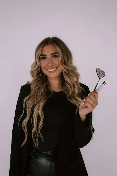 https://cdn.salonspotlight.com/photos/26YDcjVL6qjwQ5ndrPvS/e3fb92a0-8e6b-4489-8134-9894ed16d5e5_720x720