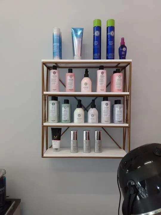 https://cdn.salonspotlight.com/photos/26YorMpxIN9MAwyqYgTm/c5f9aad1-fb84-4ad8-858f-297e207eb6da_720x720
