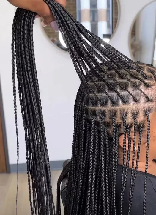 https://cdn.salonspotlight.com/photos/27bg4jCPxBjp87P30mg8/96eaa005-4aa7-4780-8e34-5d092d9f9983_720x720