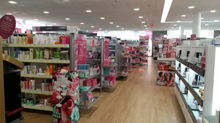 https://cdn.salonspotlight.com/photos/28x4HA0eR2sPWwq1X65N/383d8517-cf58-41cf-9f65-1fbca6fe783c_720x720