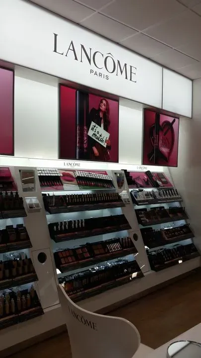 https://cdn.salonspotlight.com/photos/28x4HA0eR2sPWwq1X65N/ca0d4676-b49a-4728-8e64-80af19c6c16c_720x720