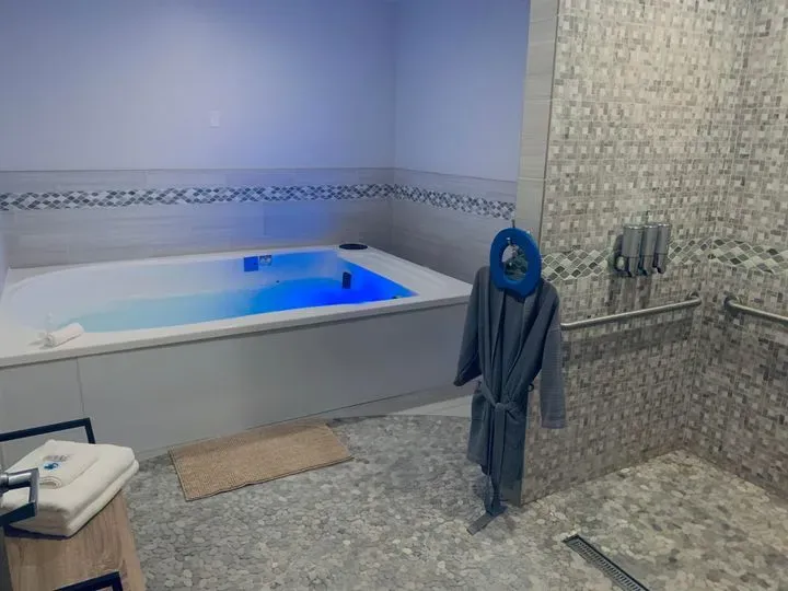 https://cdn.salonspotlight.com/photos/2AQFkRgn0lCsYgRj5PVL/6631d2e8-70dd-4a71-8b4c-10cc9567a5e5_720x720