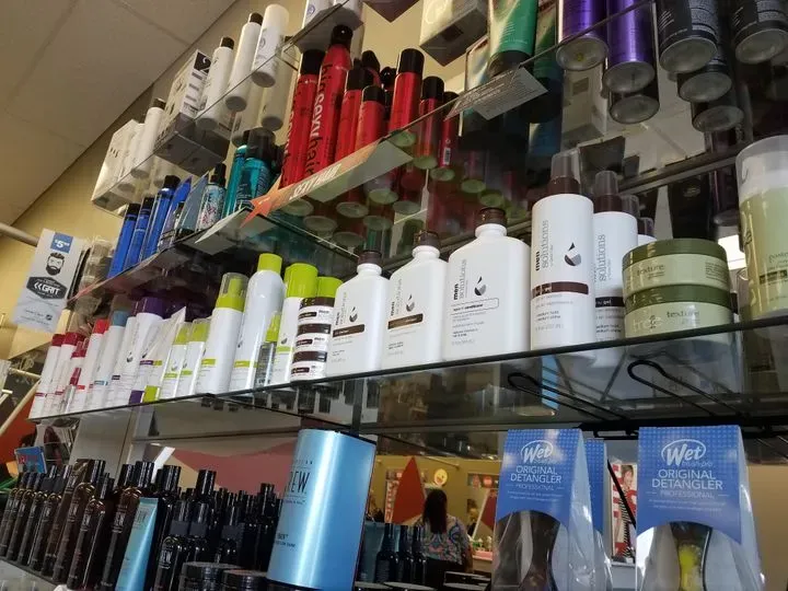 https://cdn.salonspotlight.com/photos/2An5kaAY6OYGd3Wz4Ux0/6d28c515-ac86-4257-81db-83d748901648_720x720