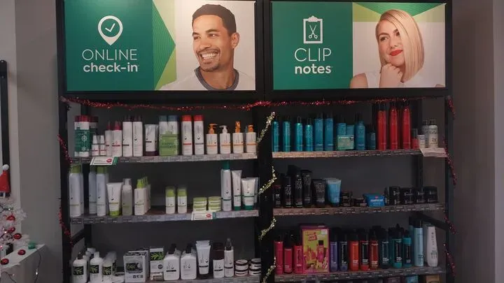 https://cdn.salonspotlight.com/photos/2An5kaAY6OYGd3Wz4Ux0/ed54aa30-a5ec-4f19-bc3b-c0f2ee3659dc_720x720