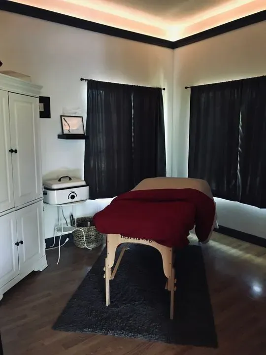https://cdn.salonspotlight.com/photos/2B80ijheFj79yI08Qtgy/fd84bdc4-1a19-4021-9327-095c2322abb8_720x720