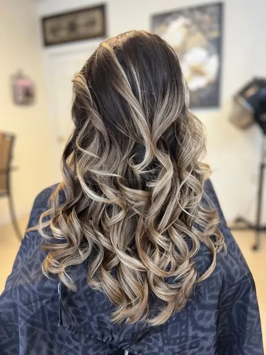 https://cdn.salonspotlight.com/photos/2CUQCnVHu1MErg5lCEMz/b507412c-d9e8-4001-82e0-89aa7436eb81_720x720