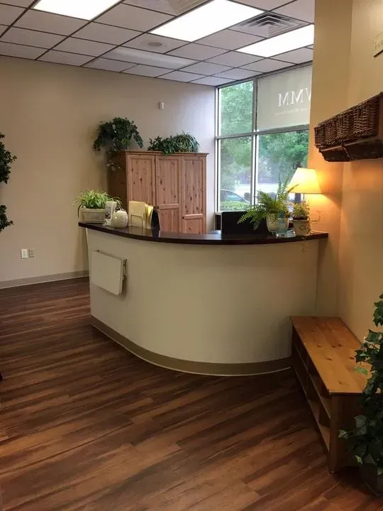 https://cdn.salonspotlight.com/photos/2DDHPuw4MAVqNJYt5um7/59a873b7-f354-4d78-9a03-8755c92efb43_720x720