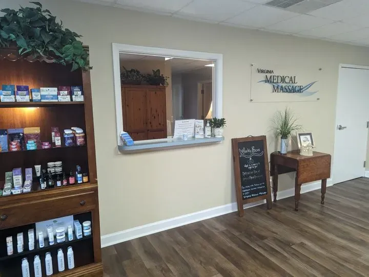 https://cdn.salonspotlight.com/photos/2DDHPuw4MAVqNJYt5um7/66d032ac-3f9b-49e6-8562-60d176921bb9_720x720
