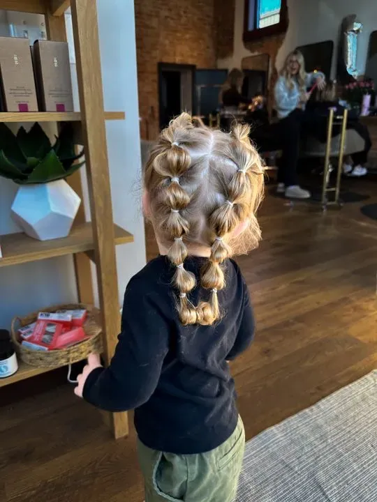 https://cdn.salonspotlight.com/photos/2DqHSX76tEoSORmCPFCc/73745b21-bef9-4370-b34b-6675ebf80376_720x720