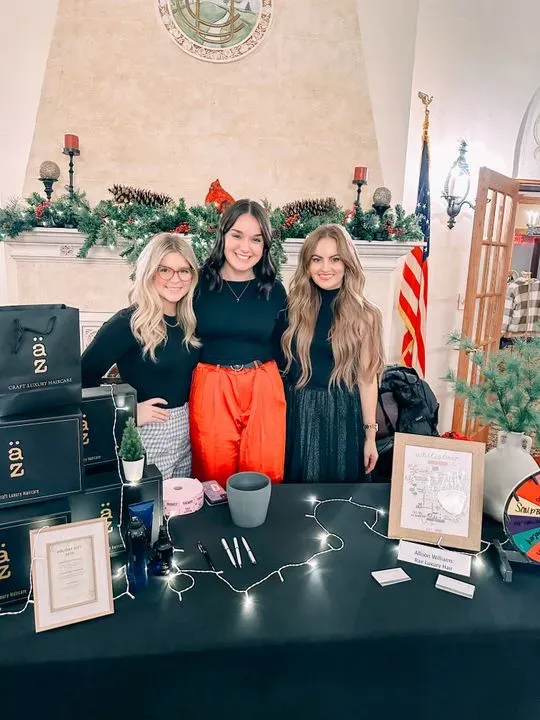 https://cdn.salonspotlight.com/photos/2DqHSX76tEoSORmCPFCc/73a0a00d-f513-45f7-a07d-cece1f11b366_720x720