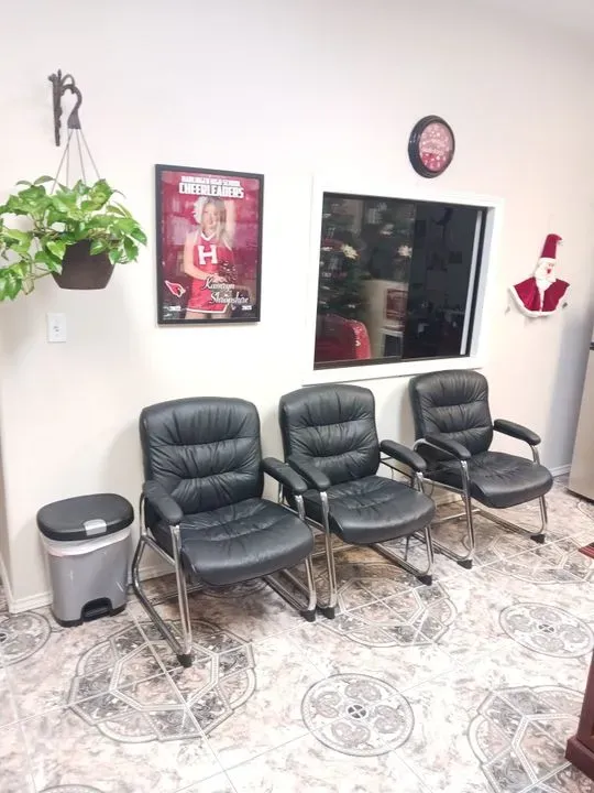 https://cdn.salonspotlight.com/photos/2F6llBtd59tTqWjKCSIJ/66e64955-6ede-4140-8bf6-8dfb19945d78_720x720