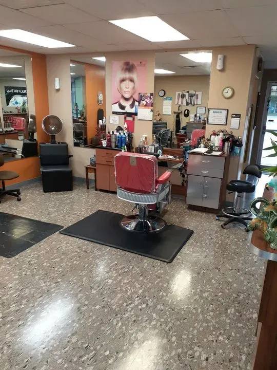 https://cdn.salonspotlight.com/photos/2F6llBtd59tTqWjKCSIJ/6df78abd-2907-4d75-81d8-aa6c14db8a7f_720x720
