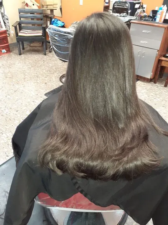 https://cdn.salonspotlight.com/photos/2F6llBtd59tTqWjKCSIJ/b0193b28-8acc-4edf-aa50-be5945d075e3_720x720