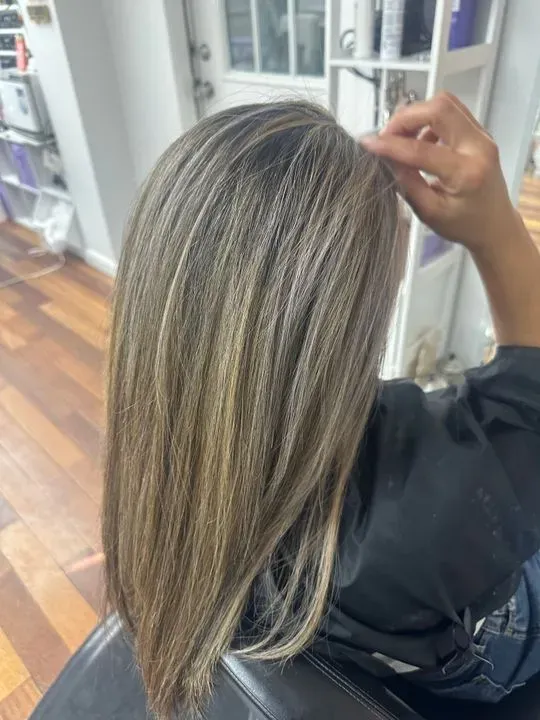 https://cdn.salonspotlight.com/photos/2G035k8xqGIf3Vg9wy88/5876d3da-358a-48dd-a6ef-8ee6e09ec4d4_720x720