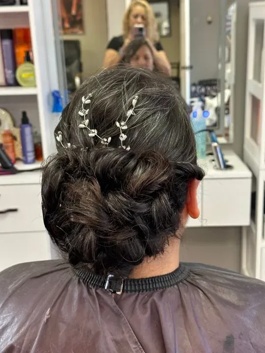 https://cdn.salonspotlight.com/photos/2G035k8xqGIf3Vg9wy88/bec212ca-fc55-4b4e-a86a-5d90b760d162_720x720