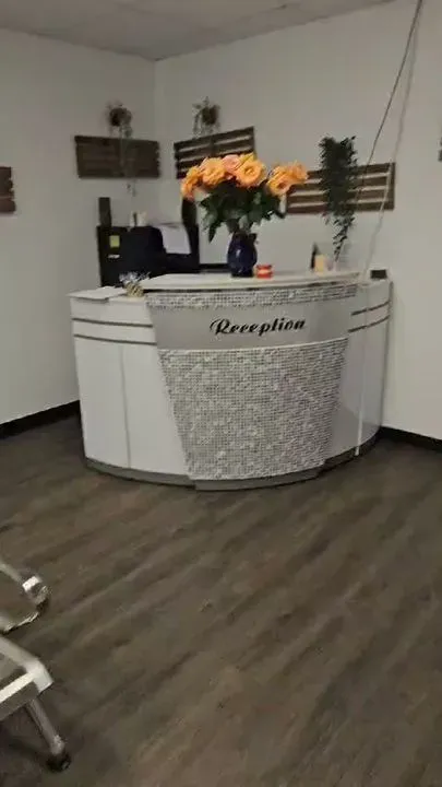 https://cdn.salonspotlight.com/photos/2IIwULP8XsmUP7I4olsp/8eecd1b5-cb15-4f33-b6f8-922a7685e92b_720x720
