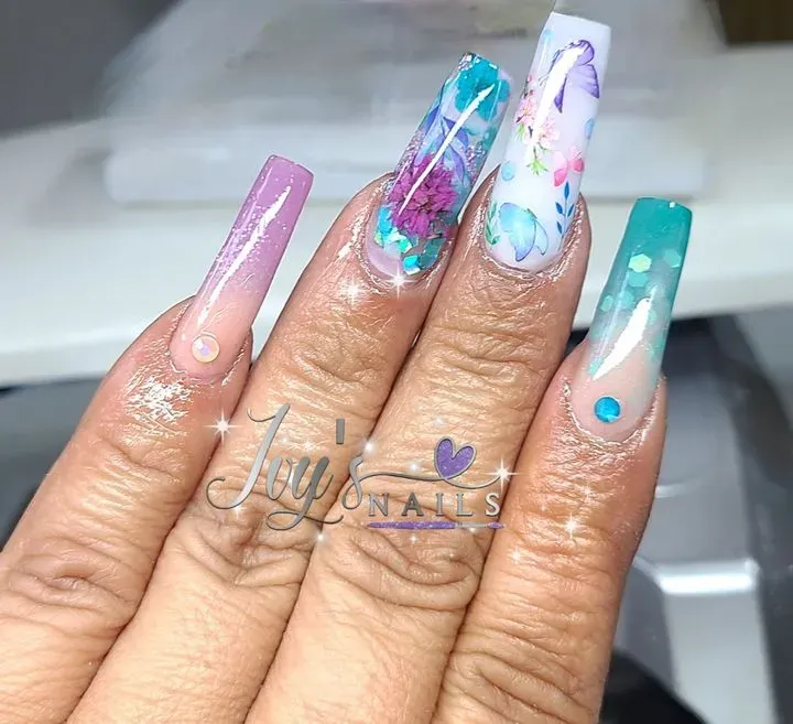 https://cdn.salonspotlight.com/photos/2J60KTfA3jMRR5co8Cqv/1e221c46-0317-4392-85c1-f754797df0fc_720x720