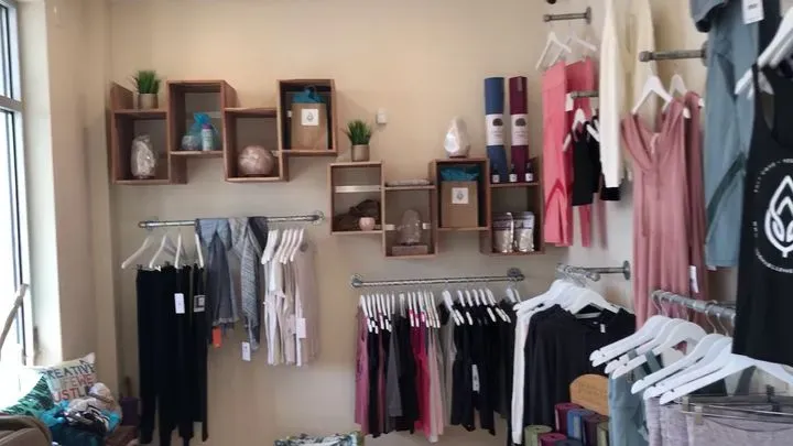 https://cdn.salonspotlight.com/photos/2JButI9K6eKwUNgJLtzg/188fab74-ea4b-48b7-9399-122d57037561_720x720