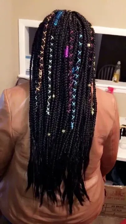 https://cdn.salonspotlight.com/photos/2KI5IPJedyhbMM5UkCSx/bce650d1-bb4f-48d5-b8ea-a90e13850586_720x720