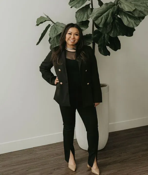 https://cdn.salonspotlight.com/photos/2NmJ4MA309xgi3D8GsVX/01e91472-f9ac-4faa-9625-85c35b2c741d_720x720