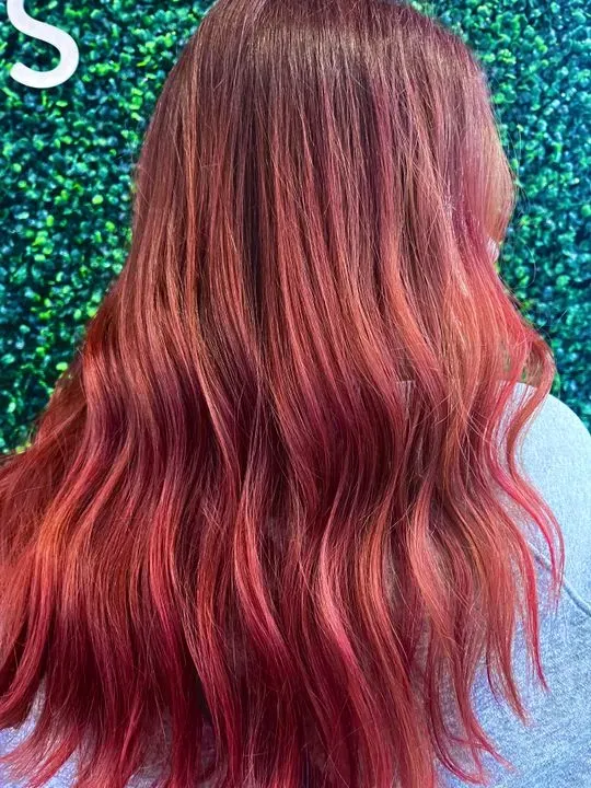 https://cdn.salonspotlight.com/photos/2O9LijuuEBi7HtRophi9/1d8e2785-39af-4cff-85ab-069f73a1a0f3_720x720