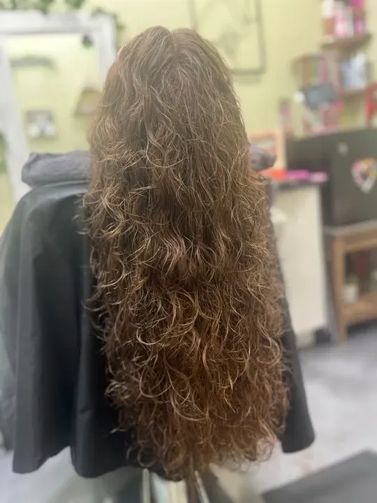 https://cdn.salonspotlight.com/photos/2O9LijuuEBi7HtRophi9/77f59928-651e-48bd-9699-4b1a2e39c769_720x720